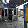 Das Service-Häuschen an Gleis eins, die Bahn-Mitarbeiter sorgen für Orientierung, bei den Ansagen dürfen sie das nicht mehr.