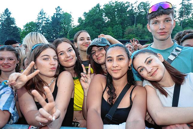 Bild 1: Im Stadion wird am zweiten Tag des Campus-Festivals nochmals aufgedreht