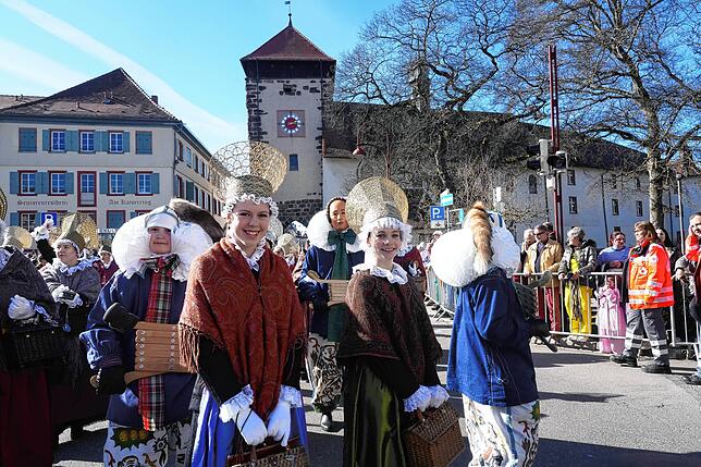 Bild 27: Villinger Fasnet-Umzug: Narren feiern bei strahlendem Sonnenschein – Die besten Bilder!