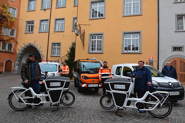 Die Stadt Meersburg will in puncto E-Mobilität Vorreiterin sein und besitzt nun bereits fünf Elektro-Fahrzeuge, präsentiert von (von ...