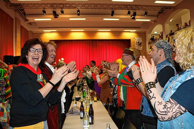 Bild 21: Fasnacht pur beim traditionellen Öschabend: Wir haben die Bilder