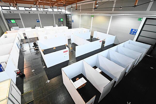 Blick ins Kreisimpfzentrum für den Bodenseekreis in der Messe in Friedrichshafen.
