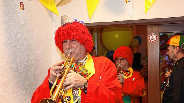 Bild 27: Glückwunsch! Fotos vom Jubelball zu Ehren der Lausbuben der Narrengemeinde Hofpeter