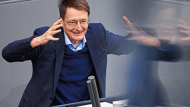 Gesundheitsminister Karl Lauterbach (SPD) spricht im Bundestag zur Impfpflicht. Geht es nach ihm, soll sie nach wie vor kommen.