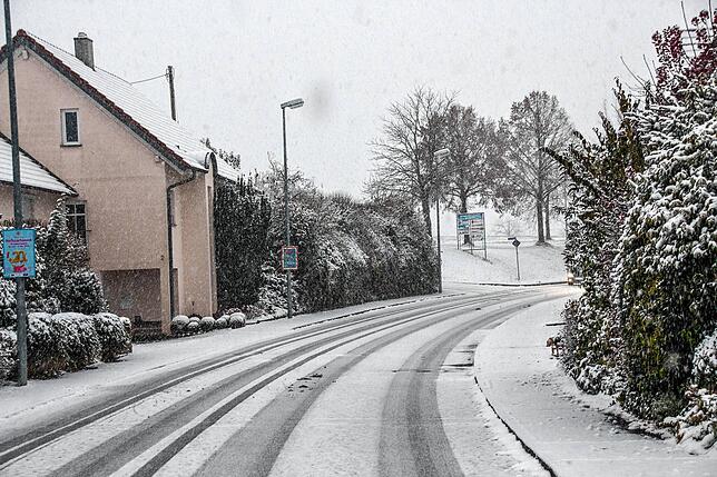 Kreisstraße nach Talheim von der B 314 aus.