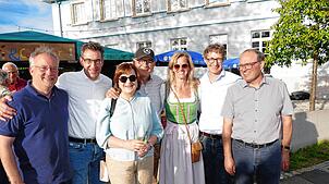 Einen sonnigen Festauftakt in Aasen erleben FG-Schulleiter Mario Mosbacher, Oberbürgermeister Erik Pauly, das langjährige ...