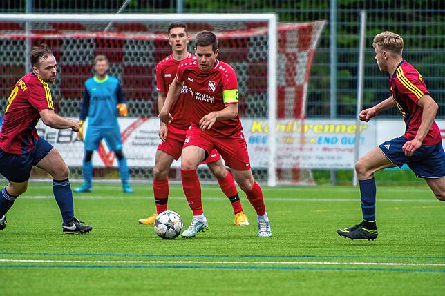 Bild 10: FC Bergalingen feiert den Titel durch einen 3:2-Sieg gegen den SV Buch II &ndash; und wir haben Bilder!