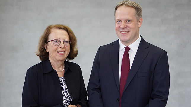 Die langjährige Geschäftsführerin Dagmar Schmieder und ihr Sohn Paul-Georg Friedrich, der jetzt die Funktion als vorsitzender ...