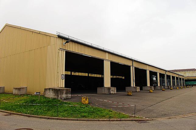Wenn die Infrastruktur-Planung für die neue Gefechtsstandhalle kommt, dann kann auch dieses alte Halle hier weichen. Wann das sein wird, ...