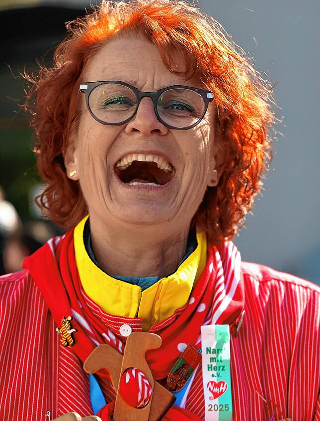Bild 32: Bunte Kostüme und fröhliche Stimmung beim Fastnachtsumzug 2025