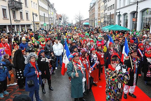Bild 16: Straßenfasnacht 2025 in Konstanz: Narren erobern die Marktstätte – Die Highlights in Bildern!