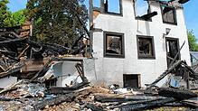 Bis auf einen kleinen Teil der Fassade ist der Freudighof in Tiefenhäusern völlig zerstört. Der Schaden liegt laut Polizei bei einer ...