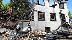 Bis auf einen kleinen Teil der Fassade ist der Freudighof in Tiefenhäusern völlig zerstört. Der Schaden liegt laut Polizei bei einer ...