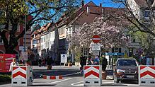 Bei dem verkaufsoffenen Sonntag am 6. April in Überlingen wurde die Innenstadt mit physischen Barrieren abgesperrt. Ein verkaufsoffener ...