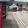 In einem auf dem im hinteren Bildbereich erkennbaren Parkplatz abgestellten Bus soll der Angeklagte seine Ex-Geliebte vergewaltigt haben.