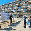 Michael Schneider, Leiter der Abteilung Grün und Gewässer erläutert beim Tag der Städtebauförderung die Pläne für den Quartiersplatz am ...