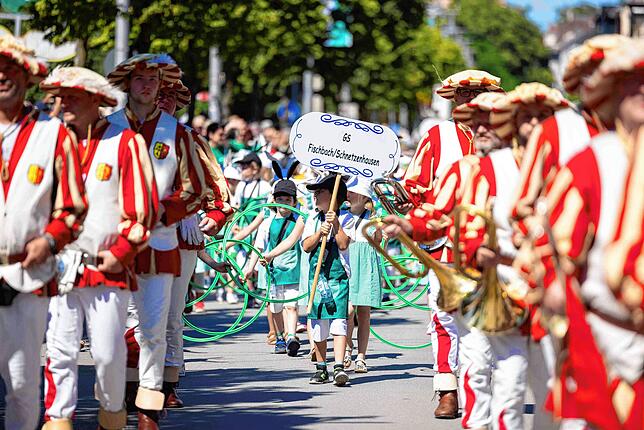 Jedes Jahr sind zahlreiche Teilnehmer beim Festzug dabei.