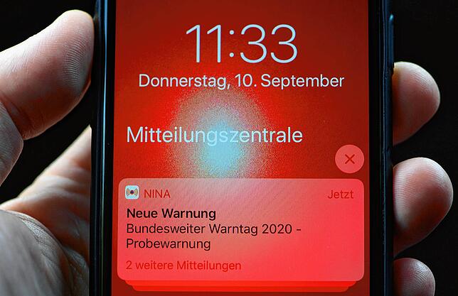 Eine Mitteilung der Notfall-Informations- und Nachrichten-App „Nina“ des Bundesamts für Bevölkerungsschutz und ...