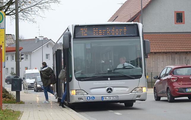 Die „Silberpfeile“ des Häfler Stadtverkehrs binden Markdorf über Kluftern mit der Zeppelinstadt an, seit Jahren bereits. Für ...