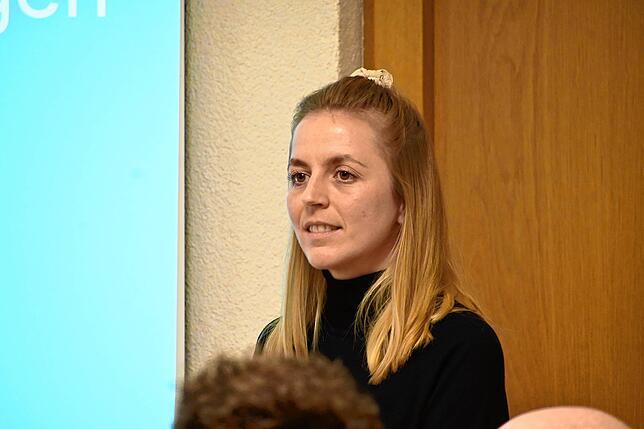 Janne Hesse, Projektleiterin Lärmaktionsplan von der Rapp AG, stellt Lärmwerte und Lösungen vor.