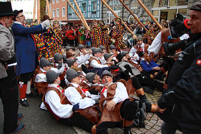 Bild 28: Erst als Pappfigur, dann live: Alle Bilder vom Tag mit Karl Lauterbach in Stockach