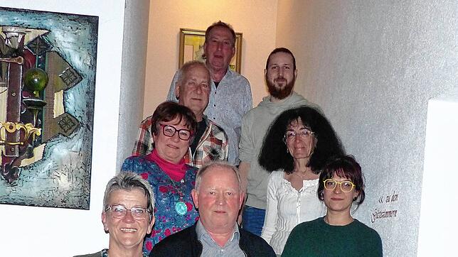 Der neugewählte Vorstand des Schwarzwaldvereins Schlüchttal (vorn, von links): Dagmar Burkardt (Schriftführerin), Roland Lelonek ...