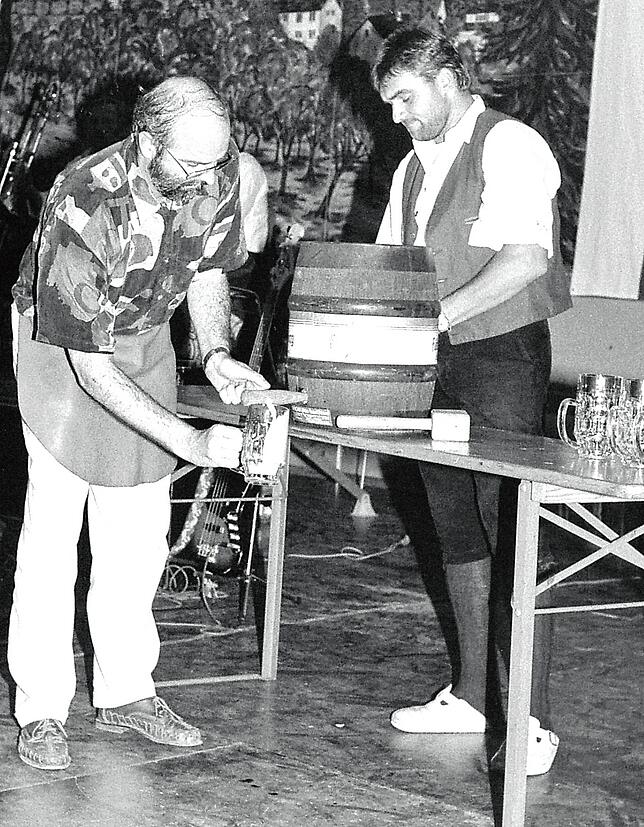 Im Juni 1994 machte Rainer Stolz, der im Herbst 1993 zum Bürgermeister von Stockach gewählt worden war, seinen ersten Faßanstich beim ...