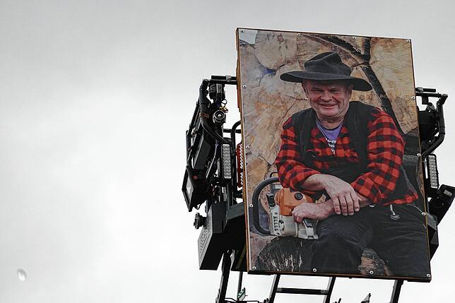Stilles Gedenken: Mit einem Bild von seinem 60. Geburtstag wollten die Kameraden der FFW aus Laufenburg Harry Eschbach, dem Macher des ...