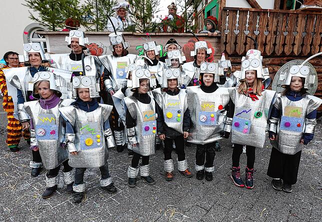 Bild 25: Fastnachtsumzug Radolfzell 2025: Alle Bilder vom farbenfrohen Spektakel