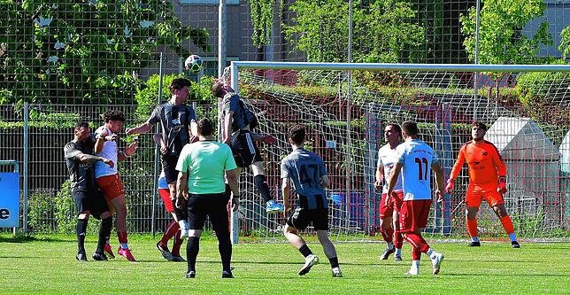 Bild 31: SV Jestetten gewinnt Kellerderby mit 2:1 gegen den FC Hochrhein – und wir haben Fotos!
