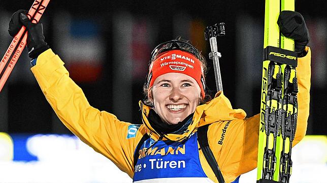 Unvergesslicher Moment: Im Februar 2024 jubelt Janina Hettich-Walz über Platz zwei im Einzel über 15 Kilometer. Ein Jahr später legt sie ...