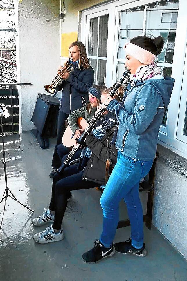 Schönwald: Familie Renner ist musikalisch voll auf der Höhe und beteiligt sich ebenfalls am bundesweiten Flashmob.