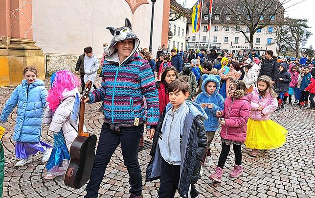 Bild 10: Fasnacht-Bilder aus Bad Säckingen: Wiiber treiben ihr Unwesen am schmutzigen Donnerstag – jetzt ansehen!