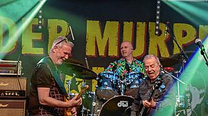 Sie haben auch nach fast 50 Jahren Bock auf eine Überdosis Rock‘n‘Roll: Die Spider Murphy Gang, hier Frontmann Günther Sigl (rechts, mit ...