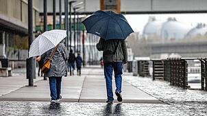 In der Nacht zum Montag kommt dann ein Wetterumschwung fürs ganze Land. Schauer, Regen und Gewitter sind angesagt für Baden-Württemberg. ...