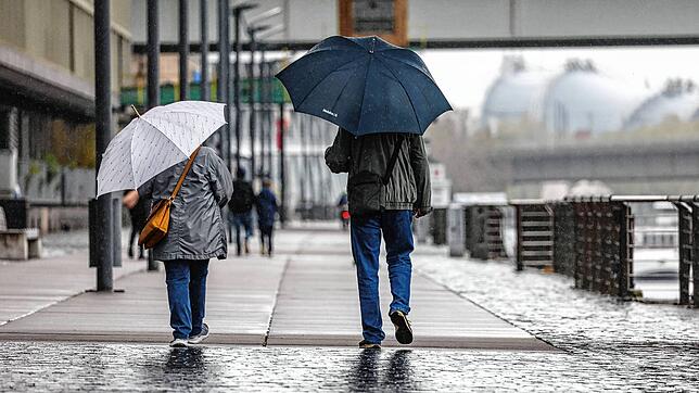 In der Nacht zum Montag kommt dann ein Wetterumschwung fürs ganze Land. Schauer, Regen und Gewitter sind angesagt für Baden-Württemberg. ...