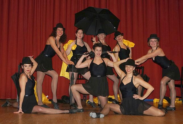 Die Magic Diamonds aus Dangstetten begeisterten bei der Tiengener Frauenfasnacht mit einem Tanz zu „Singing In The Rain“.