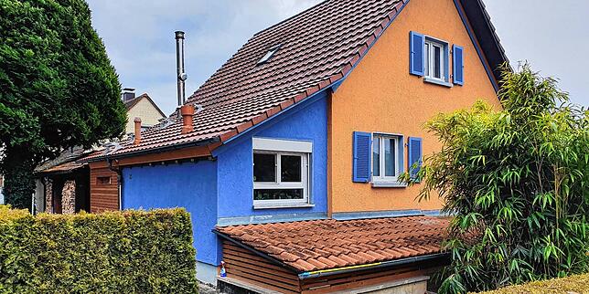 Ein Haus auf der Südseite des Sonnentauweges, gut erkennbar der heute renovierte spätere Schuppenanbau.