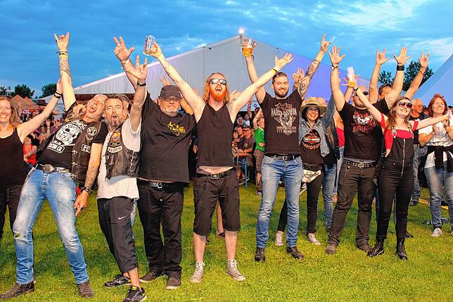 Bild 4: Musik und Motorräder begeistern die Fans