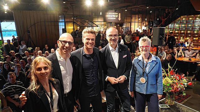 Sie setzen beim Unternehmerfrühstück einen Impuls voller Optimismus (von links): Lara Nerpel von der Marketing und Tourismus Konstanz ...
