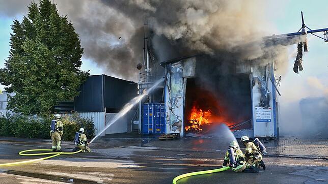 Der Brandstifter soll vor dem Feuer israelische Flaggen von einem Silo abmontiert haben. (Archivbild)
