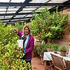 Ihr kleines Stück Italien: Massimiliana Fürstin zu Fürstenberg verbringt gerne Zeit mit der Gartenarbeit. Hier in einem alten Gartenhaus ...