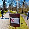 Zur Erinnerung noch ein Hinweis auf Papier: So funktioniert der Corona-Spaziergang&ldquo; in Hüfingen in der Anlage gegenüber der ...