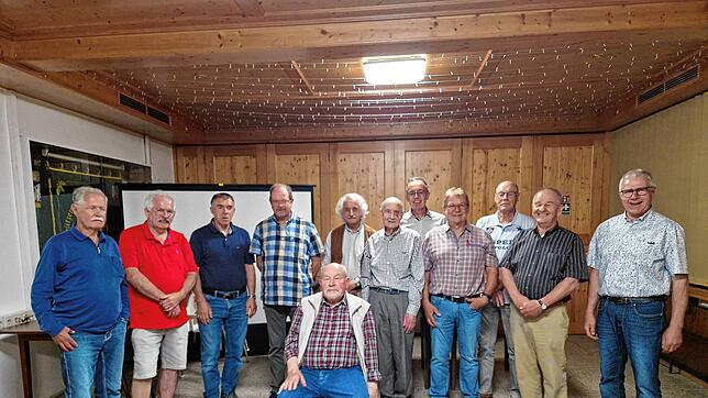 Der Vorstand und die Jubilare des Ortsvereins Waldshut der Eisenbahn- und Verkehrsgewerkschaft. Foto: EVG