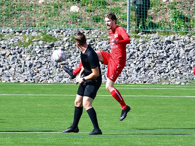 Harte Entscheidung: Der bereits verwarnte Nicolai D&lsquo;Effremo, hier im Spiel beim FC Schlüchttal, musste beim 0:0 gegen den FC ...