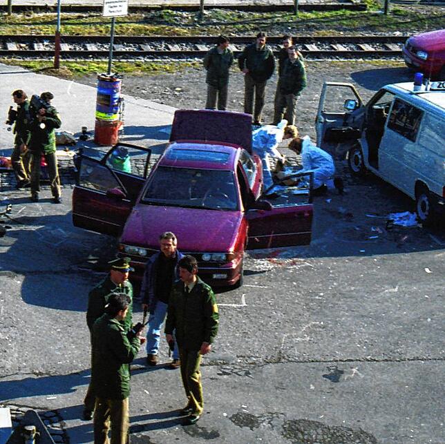 (Archivbild von 1998) In diesem roten Mitsubishi schoss sich der Täter in den Kopf.