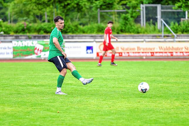 Bild 13: FC Tiengen 08 verabschiedet Trainer Erkan Kanli mit 1:0 gegen den SV Mundingen – wir haben Fotos!