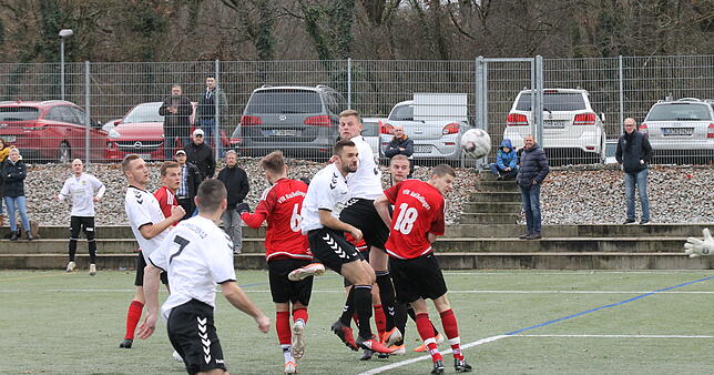 Bild 3: FSV Rheinfelden schickt den VfR Bad Bellingen mit einem 8:0-Kantersieg in die Winterpause &ndash; und wir haben Bilder!