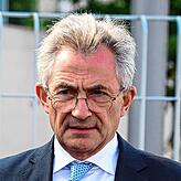 Peter Hübner, Präsident des Hauptverbandes der Deutschen Bauindustrie, fordert Geld für den Bau klimafreundlicher Heizungen.
