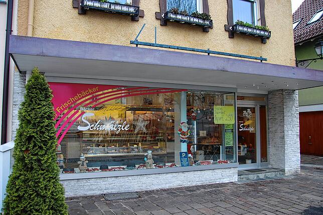 Die Bäckerei Schmälzle in der Färbergasse hat am 24. sowie am 31. Dezember von 7 bis 12.30 Uhr geöffnet.